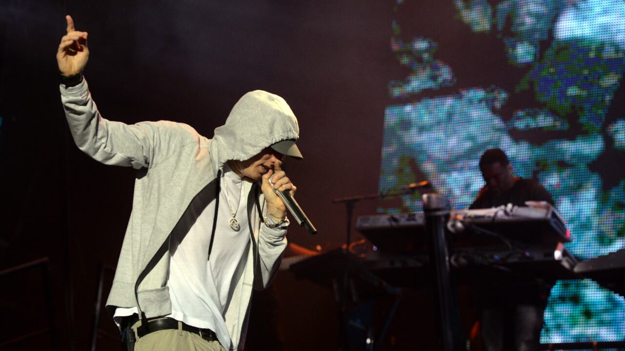 articles/2013/10/29/eminem-releases-new-track-featuring-rihanna-x-men-days-of-future-past-trailer-has-familiar-faces/Eminem-tease_kbpy4c