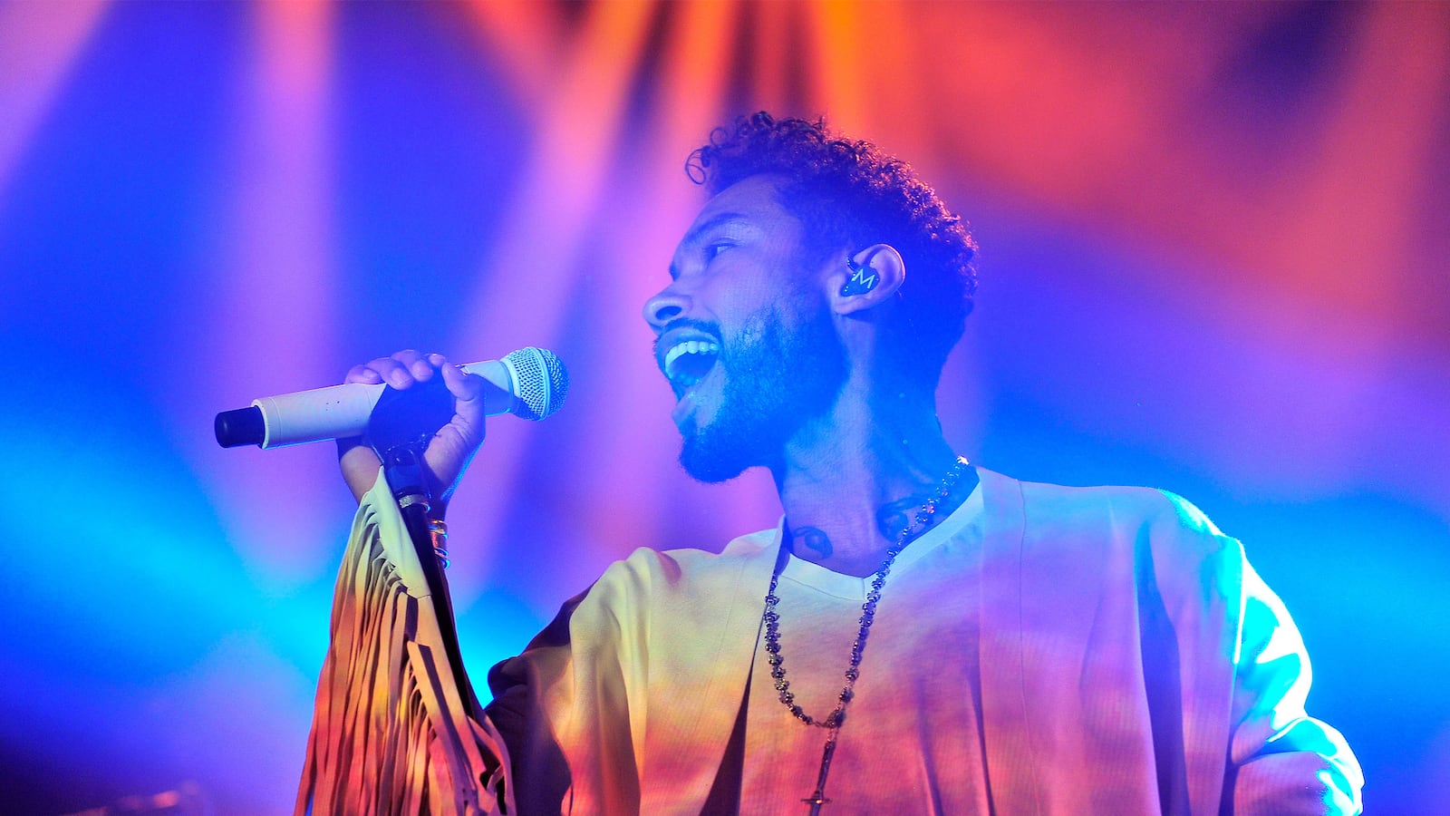 articles/2015/07/05/miguel-talks-sex-i-love-porn/150704-leon-miguel-tease_vh9wca