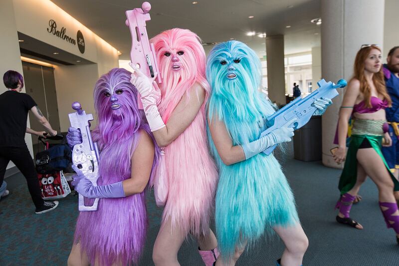 galleries/2015/07/11/the-feminine-side-of-comic-con-2015/150711-comic-con-ladies-10_pe6tzj