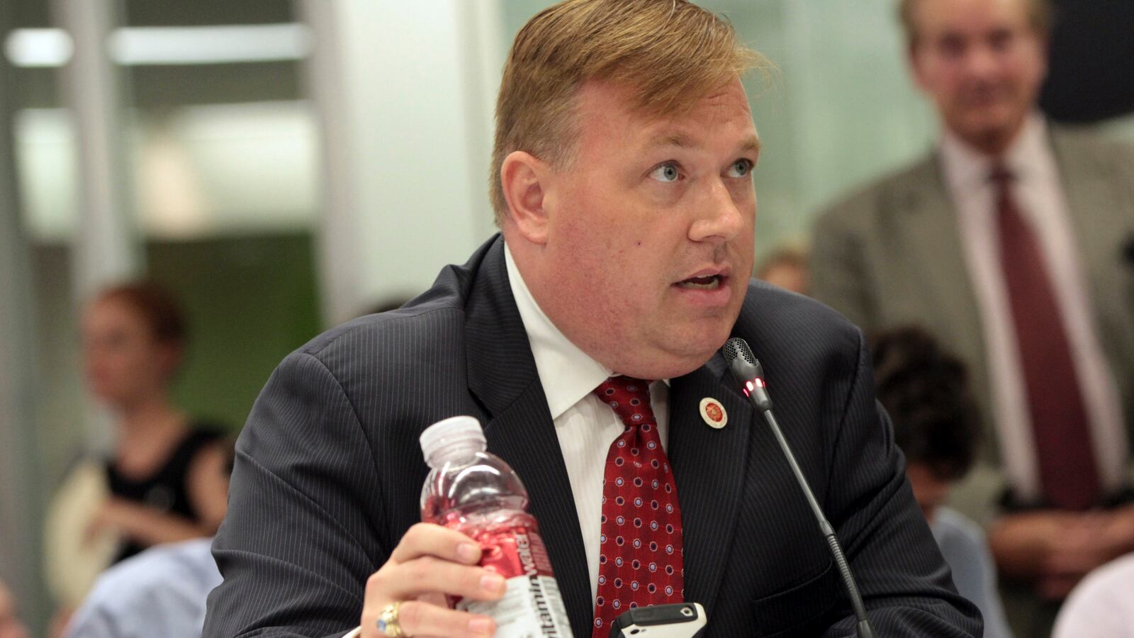 cheats/2013/04/06/nyc-councilman-dan-halloran-publicly-flogged/130406-dan-halloran-mayoral-cheat_miaeja