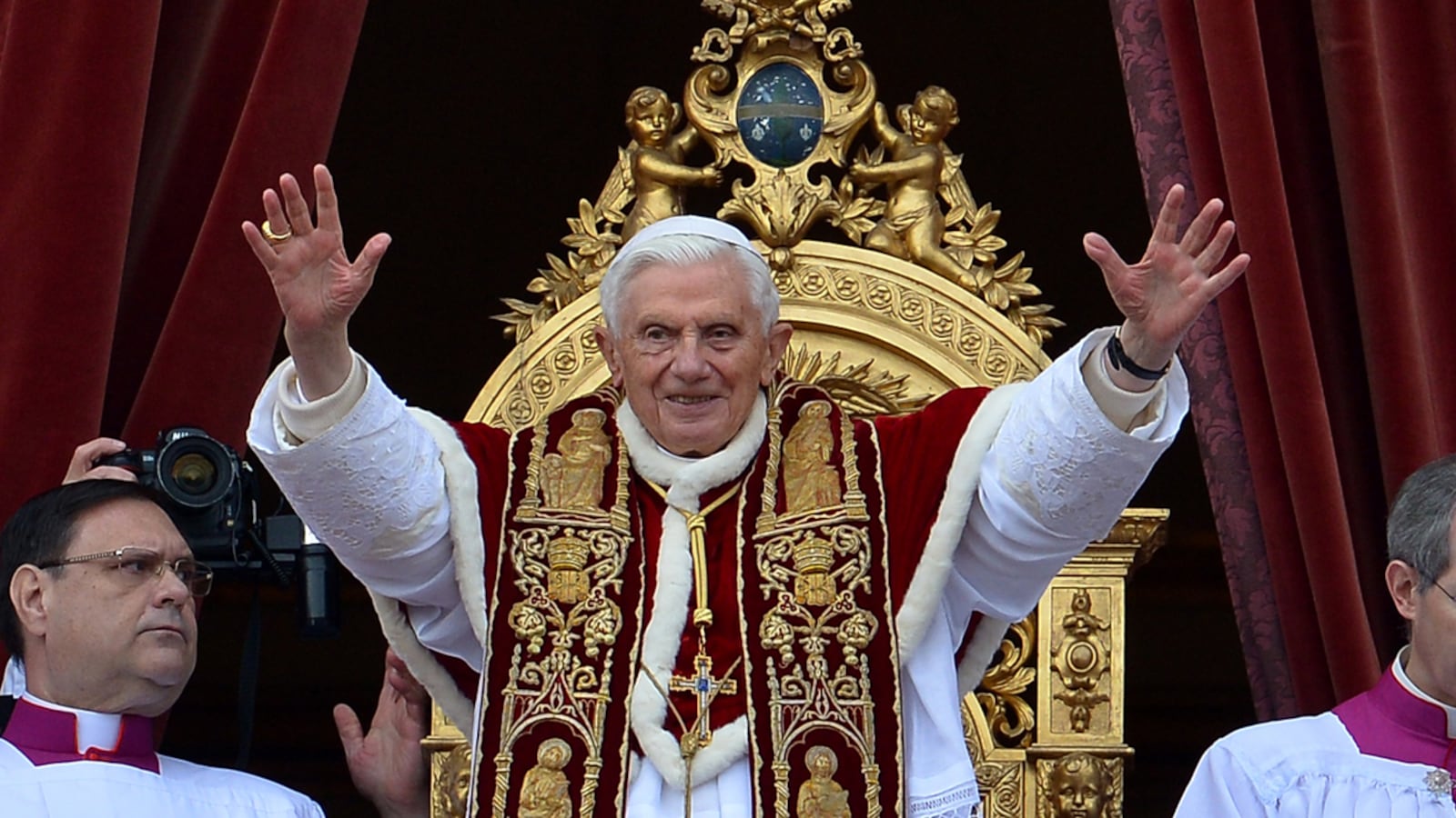 cheats/2012/12/25/pope-pleas-for-peace-in-syria/pope-syria-pray-cheat_klmssl
