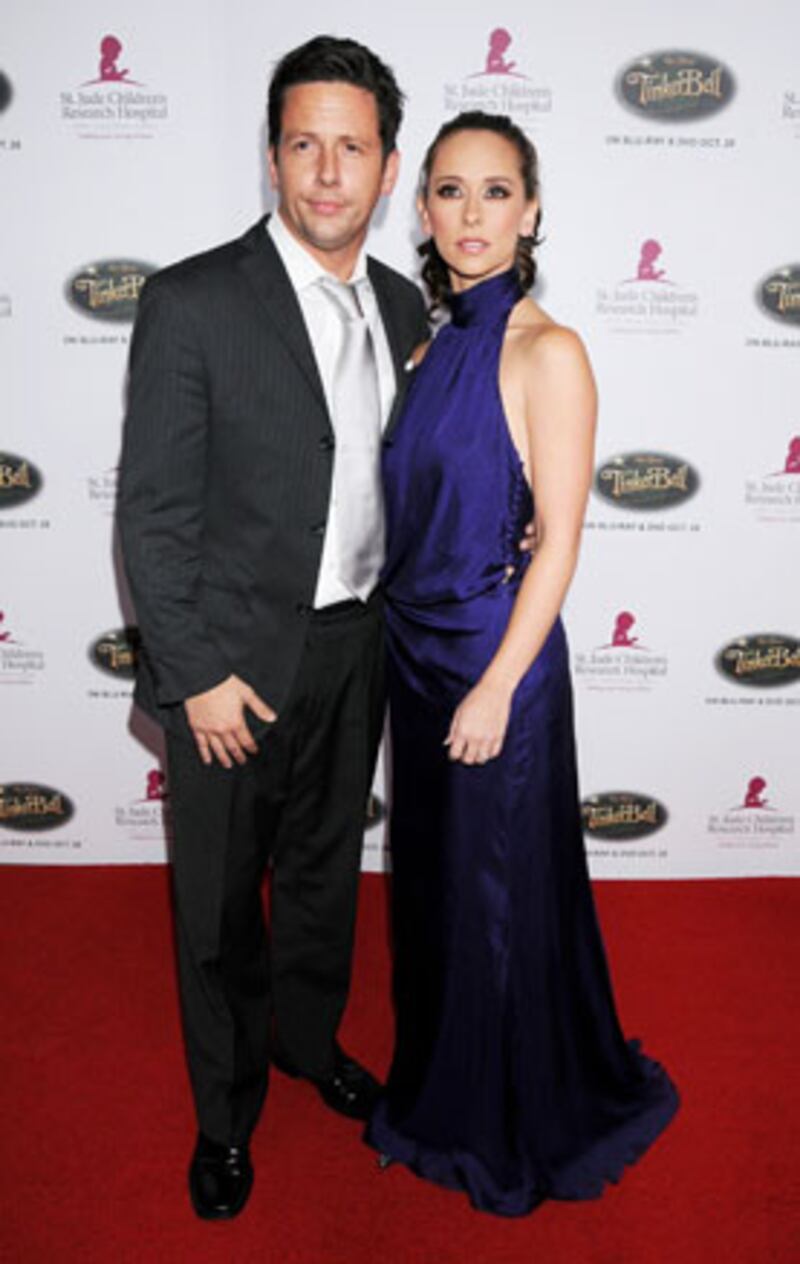 galleries/2009/12/18/hollywood-holiday-breakups/celeb-holiday-breakups---hewittmccall_lck8jr