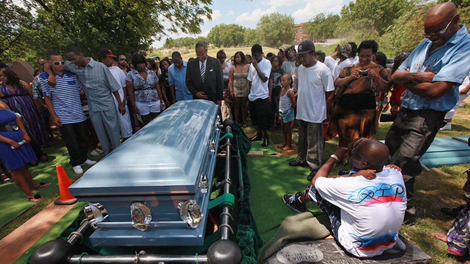 articles/2012/09/28/after-a-horrific-summer-of-murder-chicago-trying-a-bold-new-approach/chicago-killings-kennedy_vmvmhq