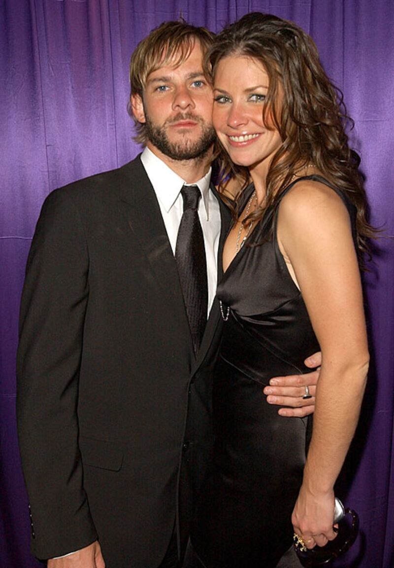 galleries/2010/08/23/on-set-romance/on-set-romance---monaghan-lily_hggl9l