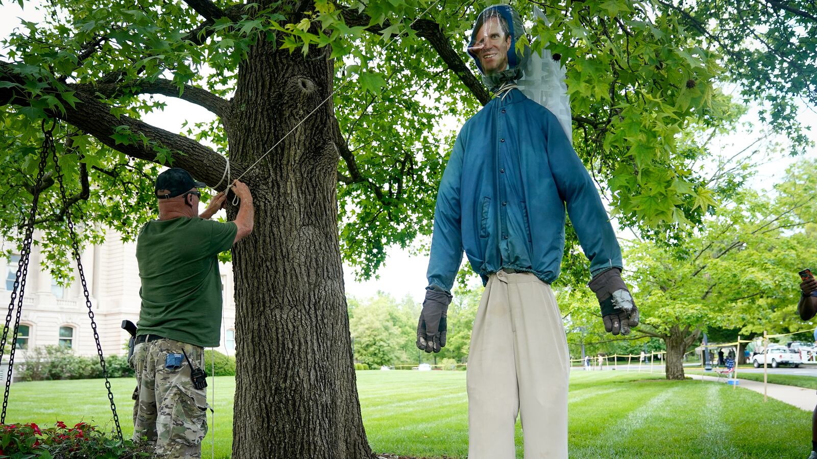 2020-05-24T000000Z_2085517285_RC29VG9S10ZK_RTRMADP_3_USA-GUNS_1_xrkns1