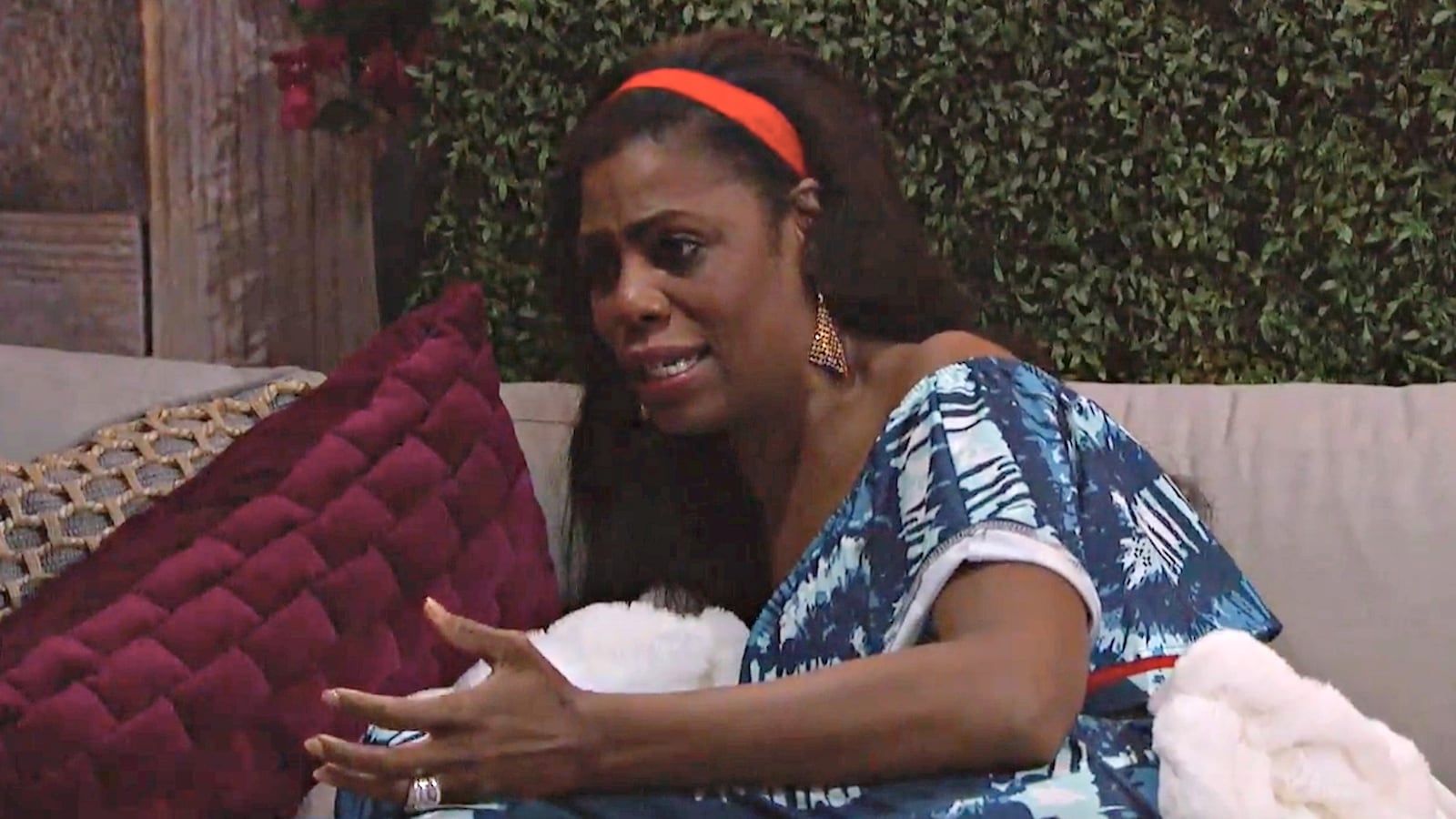 180208-omarosa-wilstein-tease_dumd2x