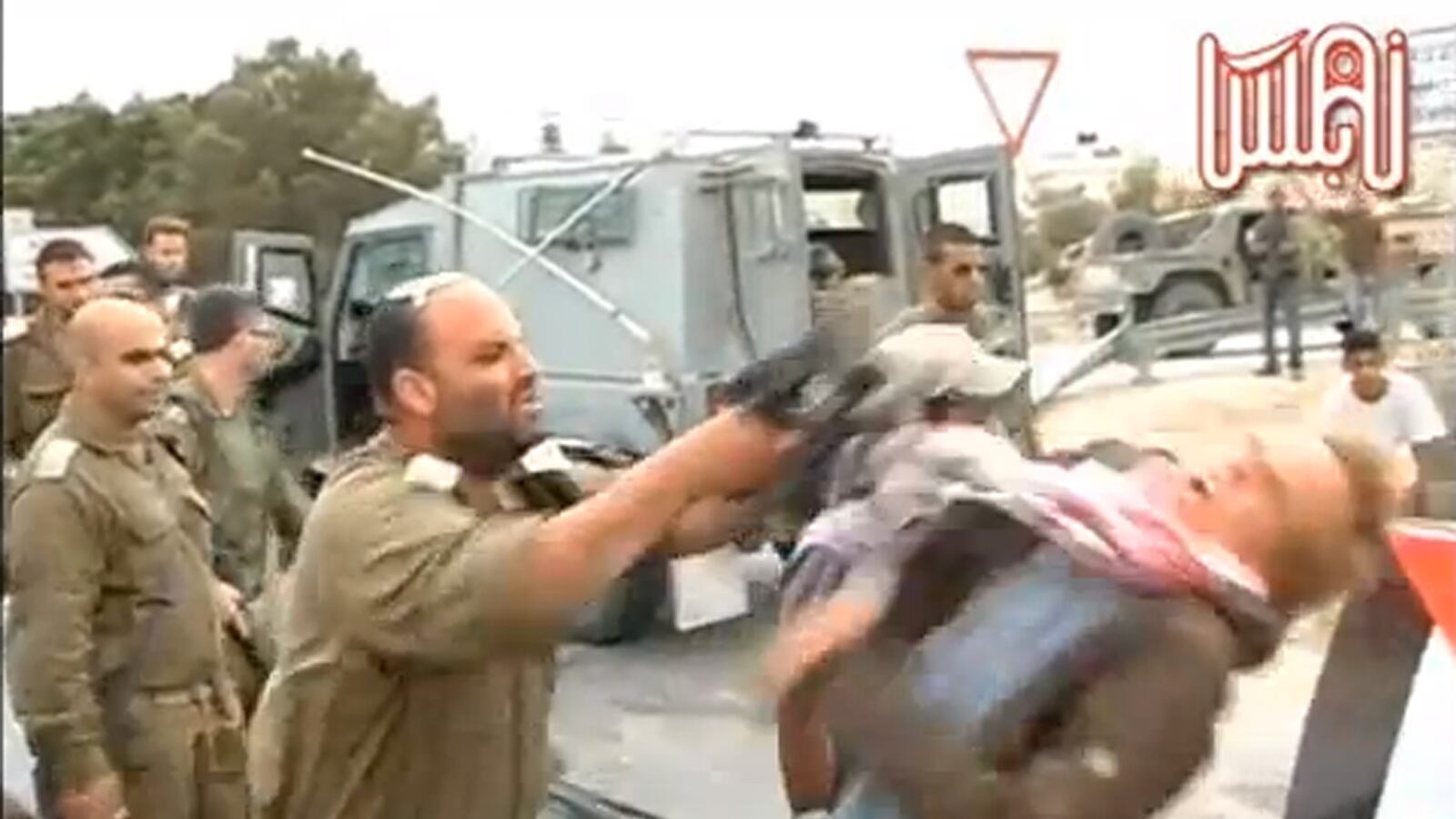 articles/2012/04/17/mira-ten-hagen-s-viral-video-israel-and-foreign-activists-clash/ephron-west-bank-clash_rimlke