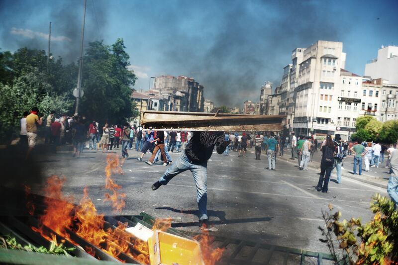 galleries/2013/06/12/istanbul-youth-in-revolt-photos/130610-turkey3_xihapg