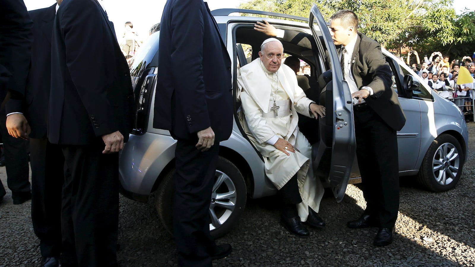 cheats/2015/07/12/pope-francis-visits-paraguay-slum/150712-pope-cheat_j6espi