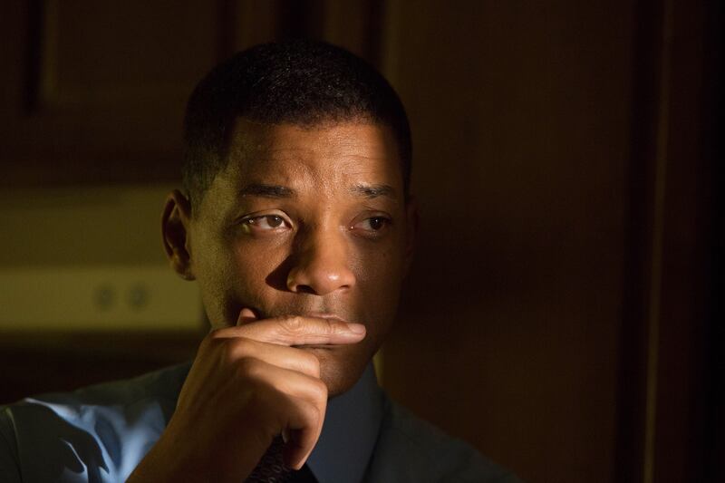 galleries/2015/12/03/holiday-movie-preview-star-wars-the-force-awakens-the-revenant-and-more/151201-holiday-concussion_aqviol