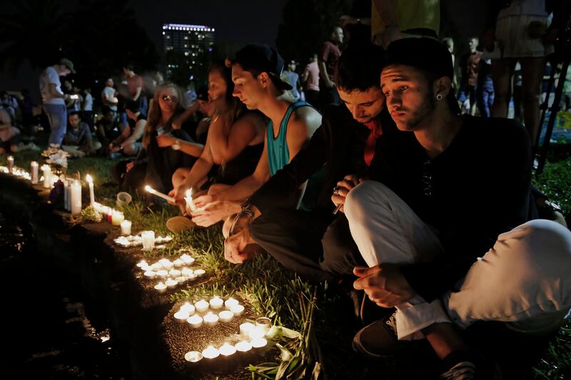 galleries/2016/06/13/mourning-orlando-s-mass-lgbt-murder/160613-orlando-memorials-01_cvmglb