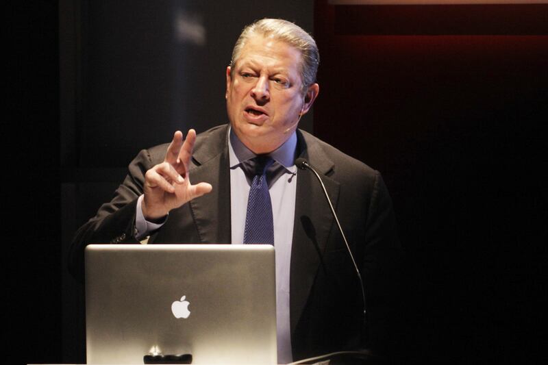 articles/2012/02/22/al-gore-accused-of-abusing-his-spot-on-apple-s-board-for-personal-gain/al-gore-apple-rivlin_blkzua