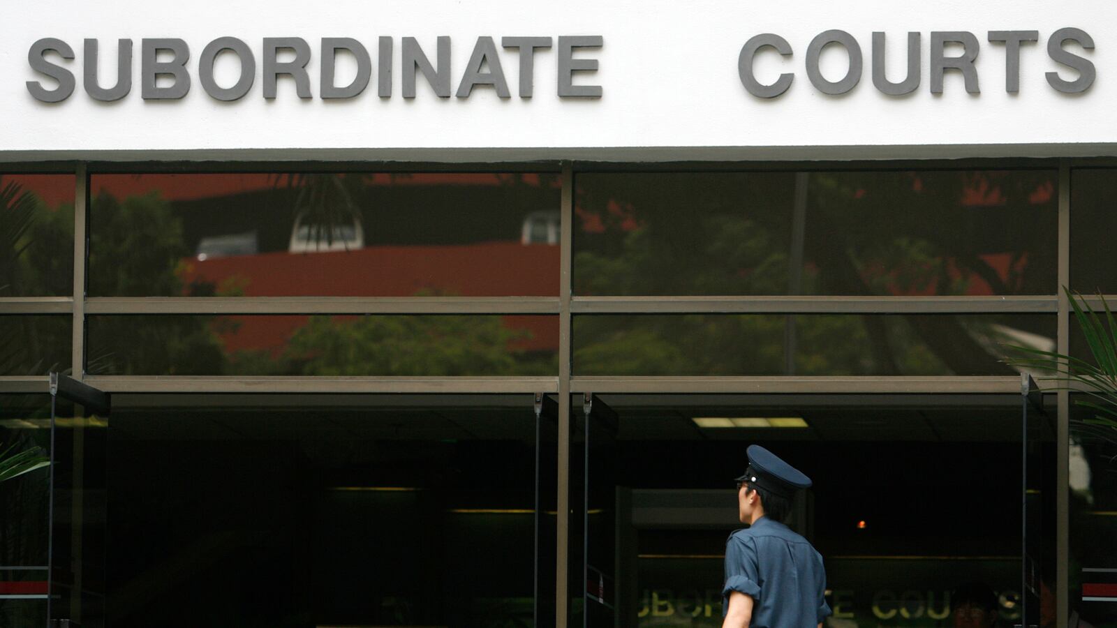 2008-07-18T120000Z_856364125_GM1E47I197701_RTRMADP_3_AUSTRALIA-SINGAPORE-ARREST_yedbnp