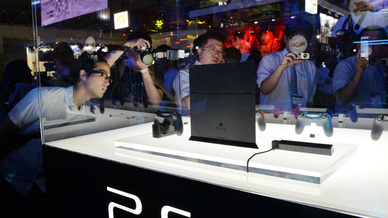 articles/2013/09/20/2013-tokyo-game-show-meet-the-ps4-and-xbox-one/2013-tokyo-game-show-meet-the-ps4-and-xbox-one-image_r1ktao