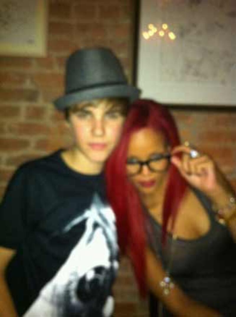 galleries/2010/11/18/best-celebrity-twit-pics/twitpi1118---justin-bieber_ywsnd3