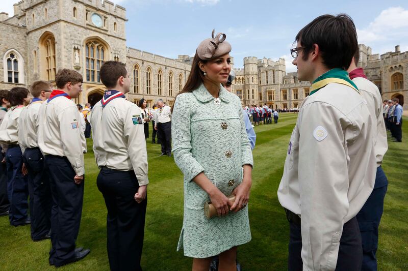 articles/2013/04/22/kate-really-shows-off-her-baby-bump-at-last/130421-Skyes-UK-kate-embed-02_opcq4g