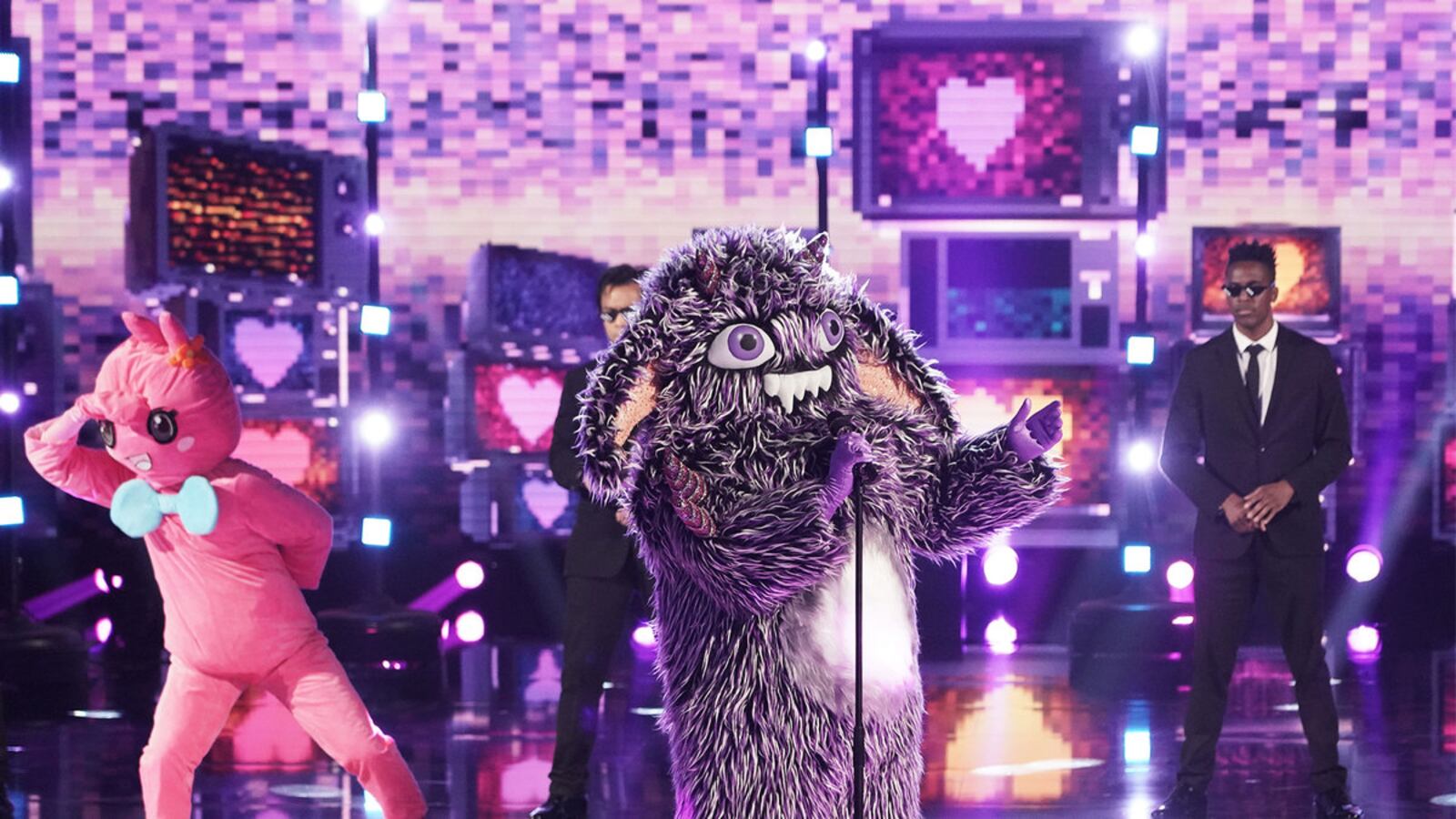 201001-Fallon-Obsessed-tease-02_fd8ov6