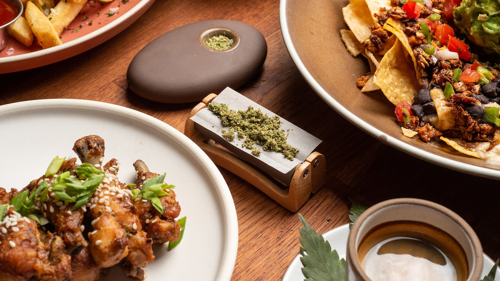 191014-zinzi-cannabis-cafe-tease_bceayd