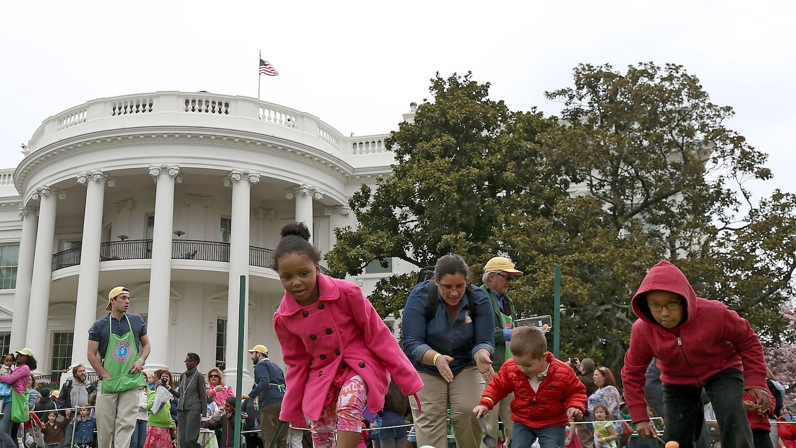 galleries/2013/04/01/obama-s-on-a-roll-photos-from-the-white-house-easter-egg-hunt/130401-white-house-easter-18_ul3izl