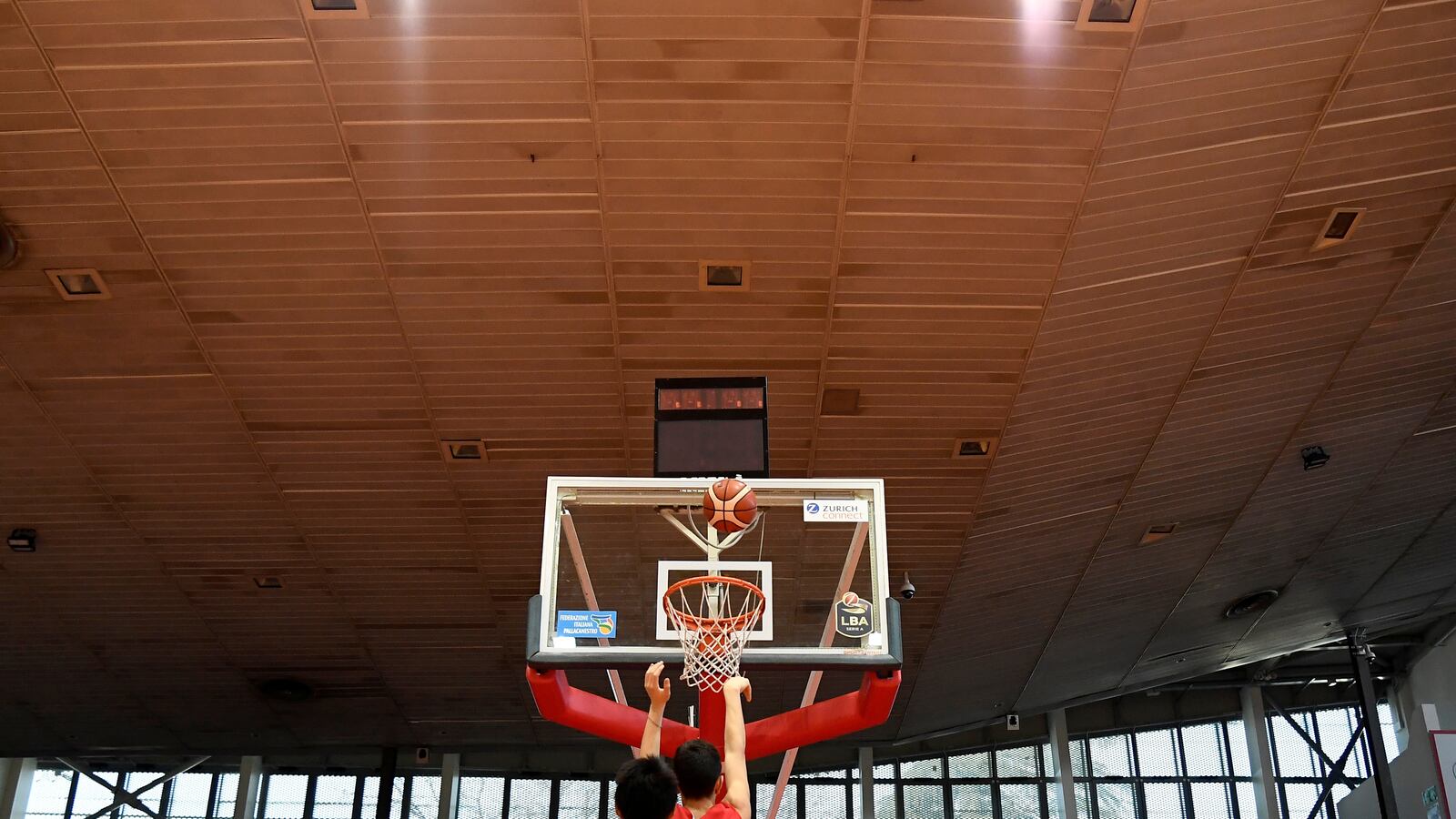 2020-01-27T183500Z_1380455782_RC2IOE9WGQDJ_RTRMADP_3_PEOPLE-KOBE-BRYANT-ITALY_pun9wd