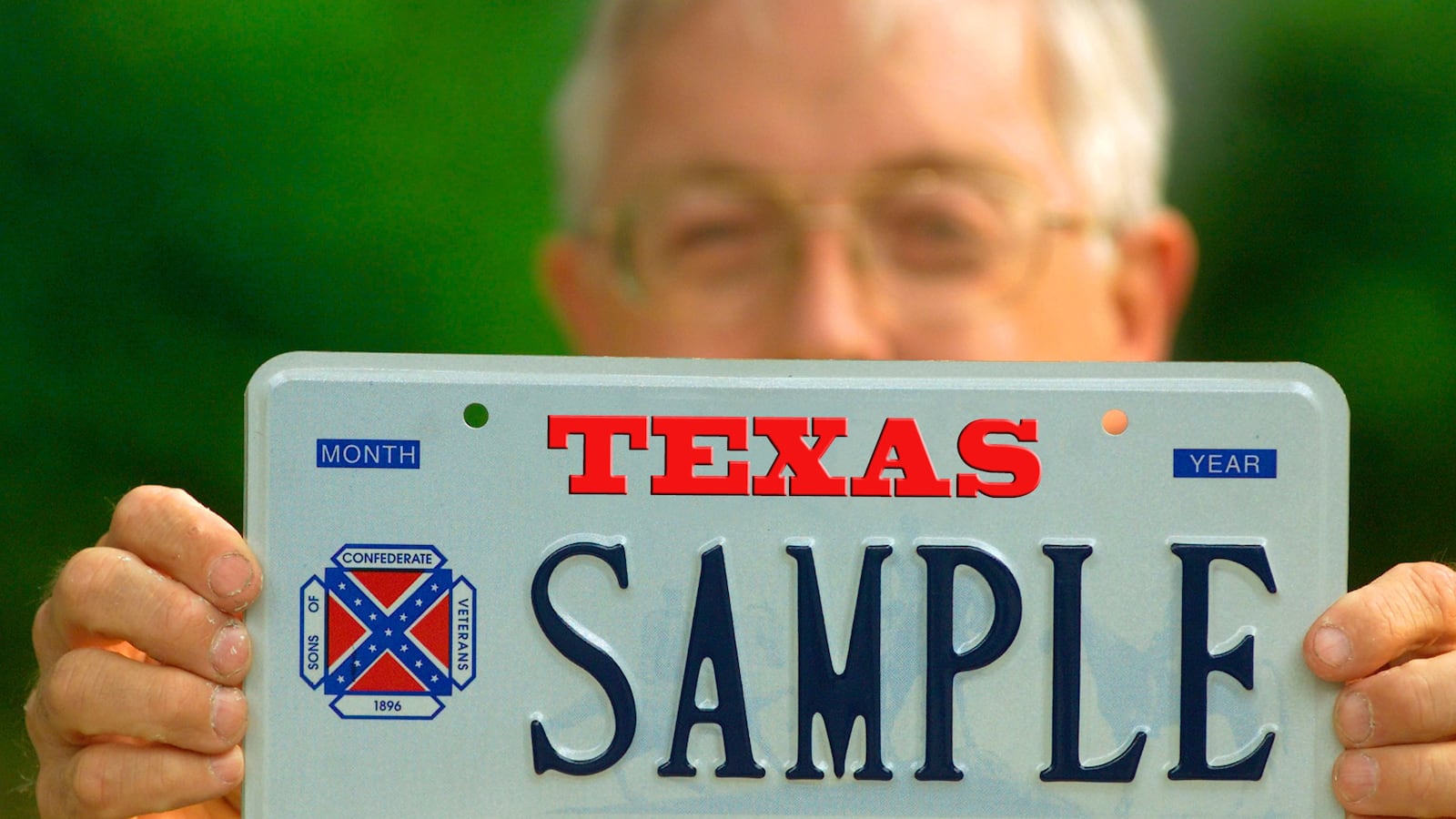 articles/2014/07/28/confederate-flag-stars-and-bars-on-cars-in-texas/140727-Khayat-texas-confederate-flag-tease_zlwhjb