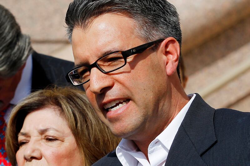 articles/2012/04/24/heated-end-for-senate-committee-hearing-on-arizona-immigration-law/arizona-immigration-senate-sterling_t09j5o