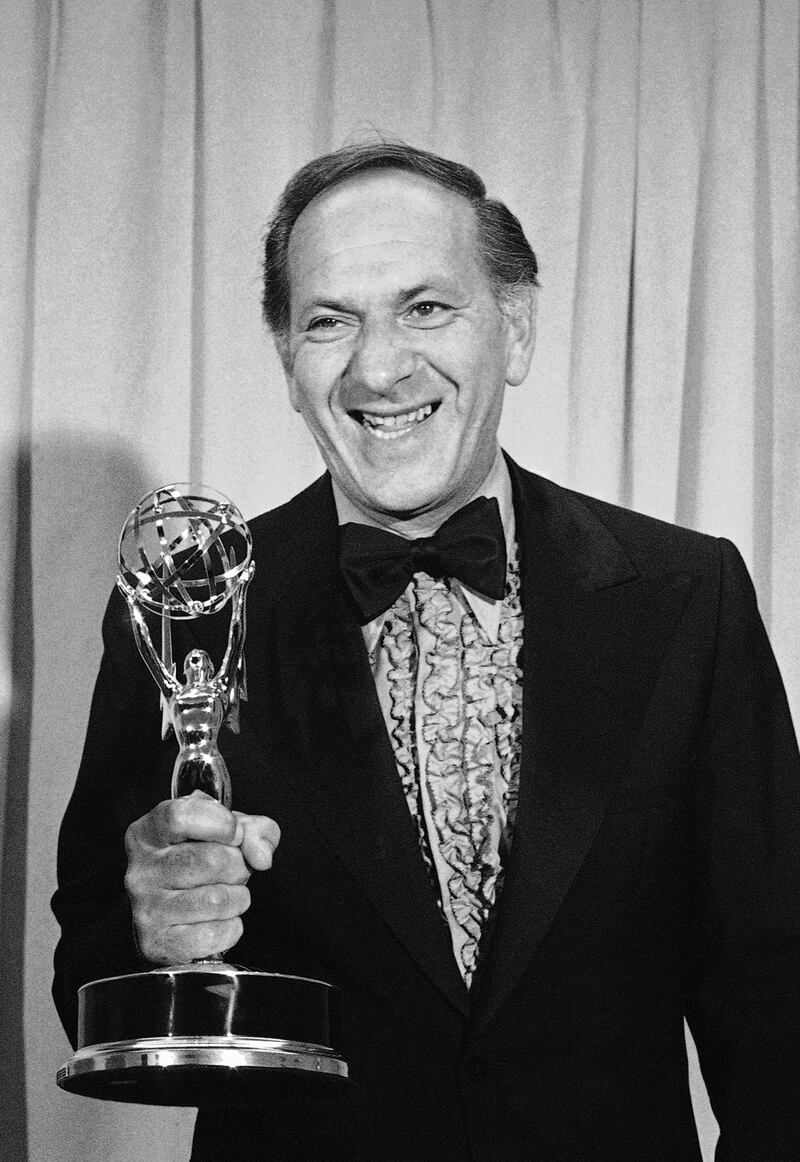 galleries/2012/12/28/whitney-houston-tony-scott-more-celebrities-who-died-in-2012-photos/celebrity-deaths-2012-jack-klugman_dnhsds