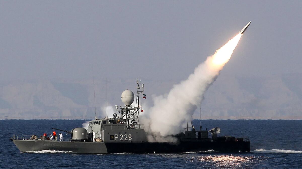 cheats/2012/01/12/obama-sends-iran-s-ayatollah-warning/iran-test-fires-missile-could-hit-us-base-cs_efxnkg