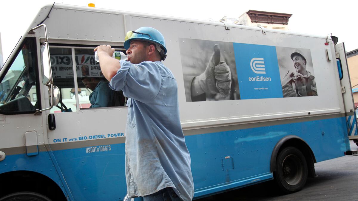 cheats/2012/07/01/con-ed-workers-locked-out/con-edison-power-workers-contract-ends-cheat_gwcohd