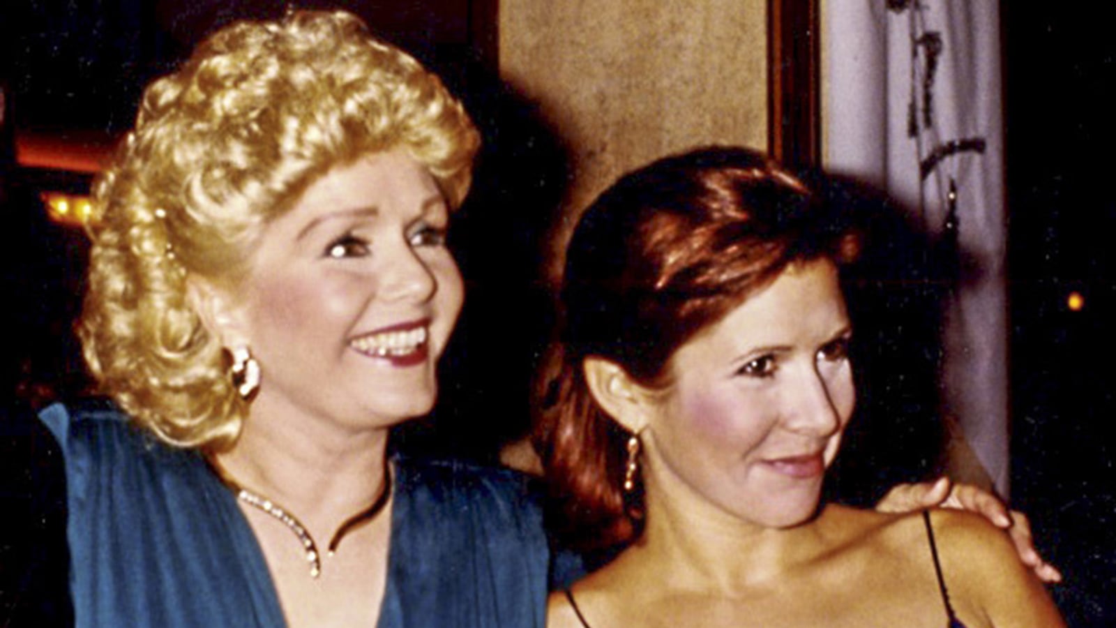 articles/2017/01/05/carrie-fisher-and-debbie-reynolds-eulogize-themselves-the-bright-lights-love-story/170102-fallon-debbie-reynolds-carrie-fisher-tease_bnmtnc