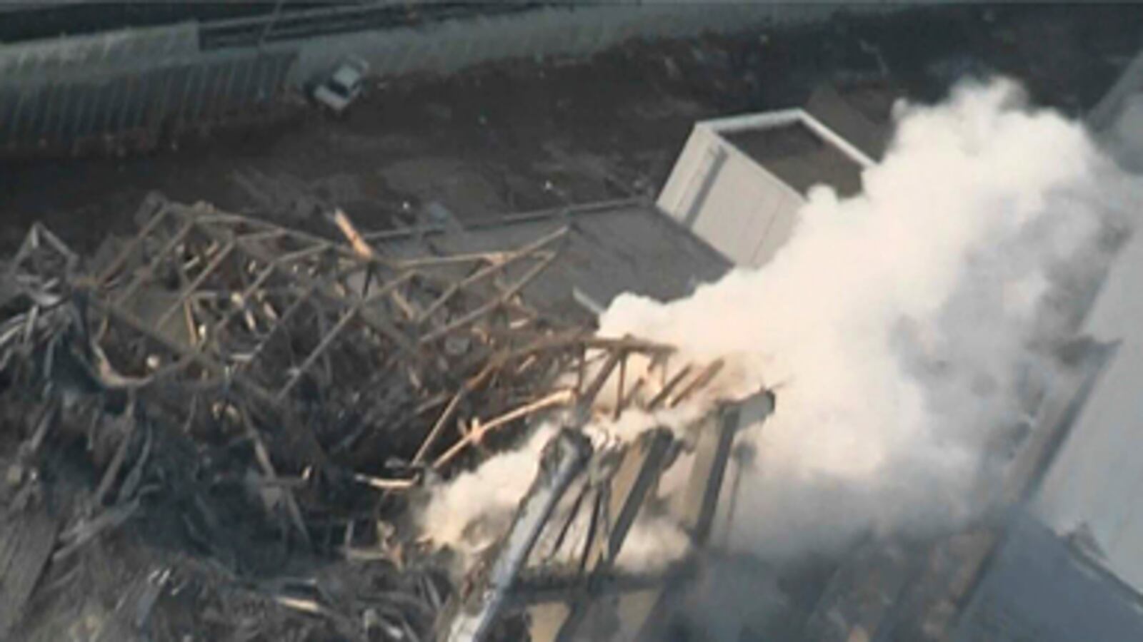 cheats/2011/04/11/japan-to-hike-nuke-crisis-level/japan-plant-damage_uqenfz