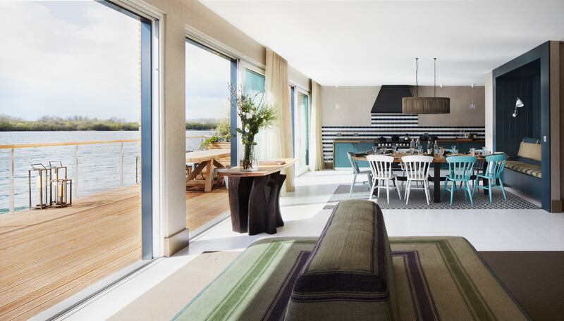 galleries/2014/04/19/omg-i-want-this-house-the-cotswolds-photos/140408-the-lakes10A_alvmxc