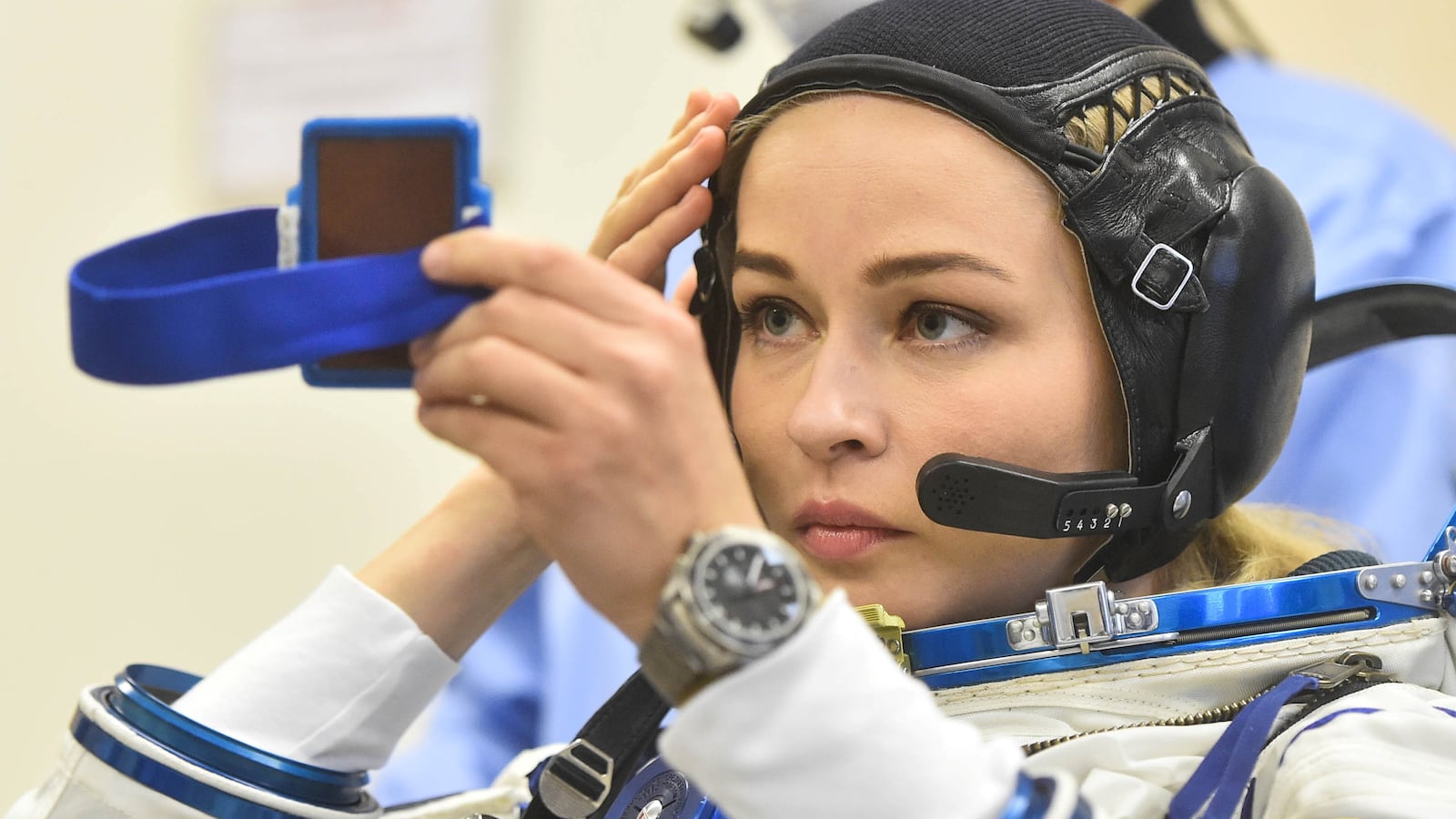 2021-10-05T155122Z_216276575_RC2I3Q9MTTV0_RTRMADP_3_SPACE-EXPLORATION-RUSSIA-MOVIE-LAUNCH_hms9i5