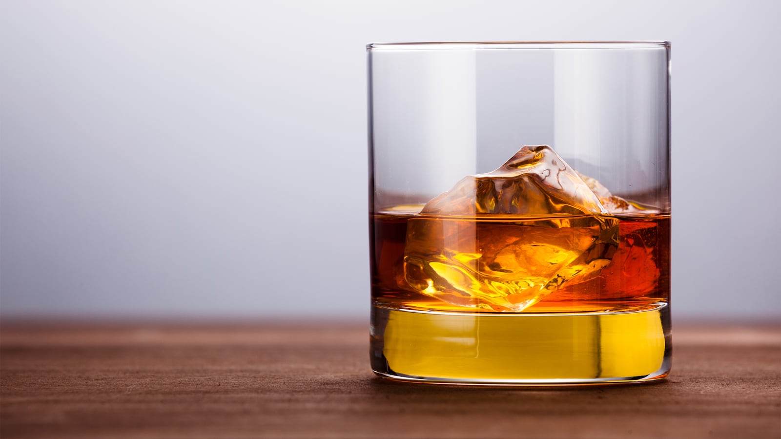 020302-Rothbaum-bottle-tease_iswi83