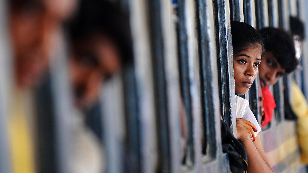 cheats/2011/11/21/bangladeshi-women-leave-home-to-sell-cosmetics/bangladesh-women-cheat_yx3lsf