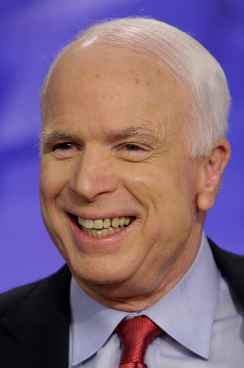 galleries/2011/12/15/christopher-hitchens-most-famous-feuds-photos/hitchens-feuds-mccain_rgutpz