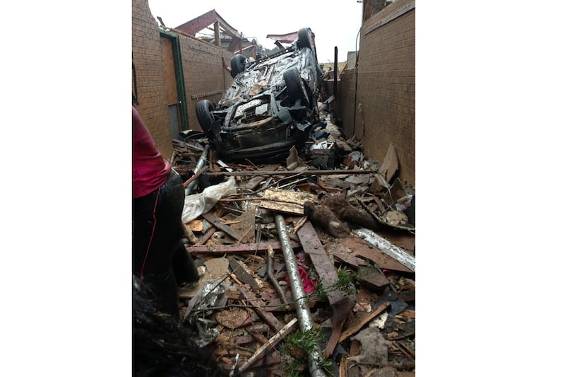 articles/2013/05/23/oklahoma-tornado-hero-teacher-anna-canaday-take-me-instead/130522-daly-plazatowers-embed_dh0xxe