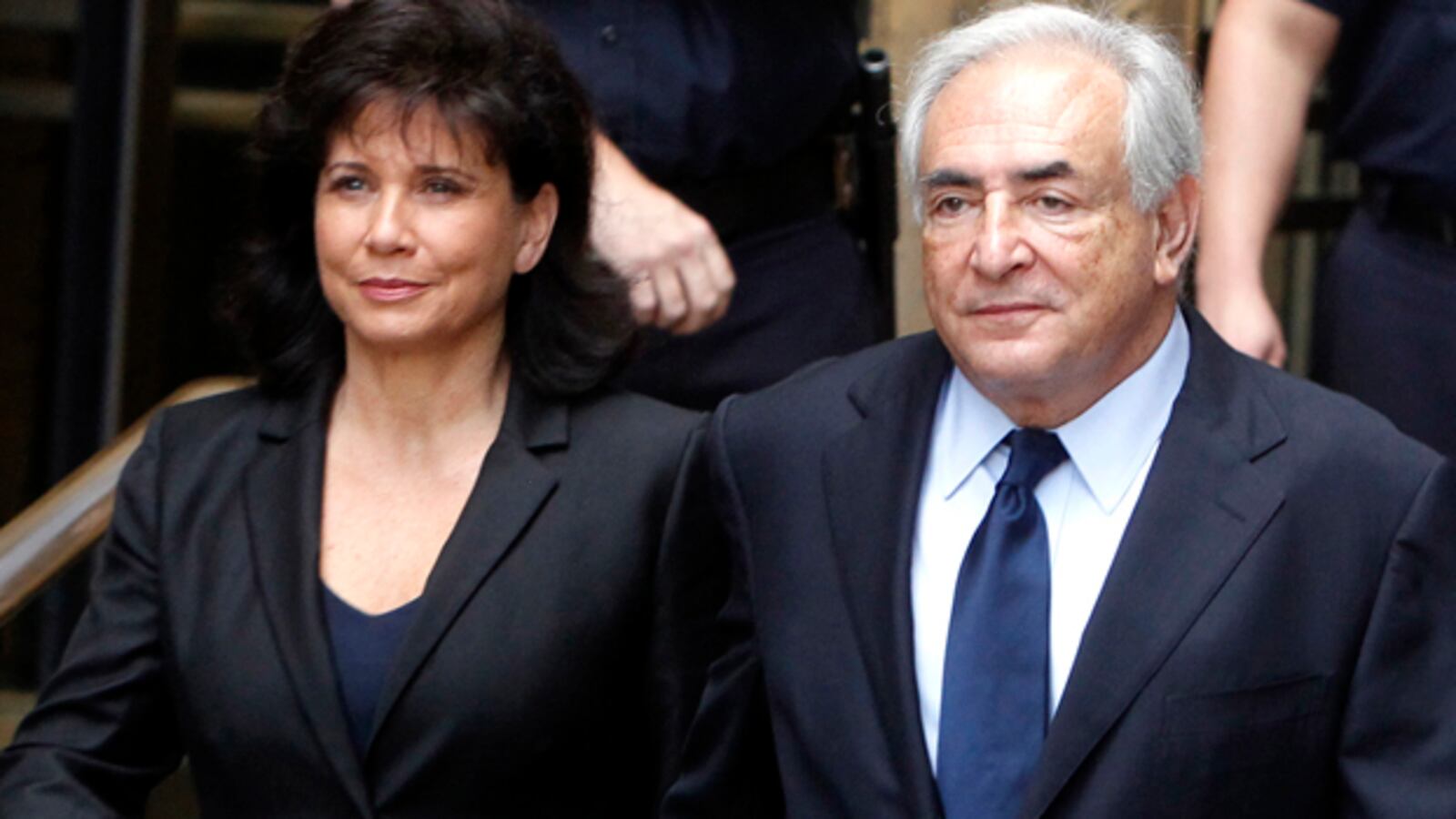 cheats/2011/08/29/dsk-gets-warm-welcome-at-imf/dsk-anne-sinclair-artlede_h53zgi