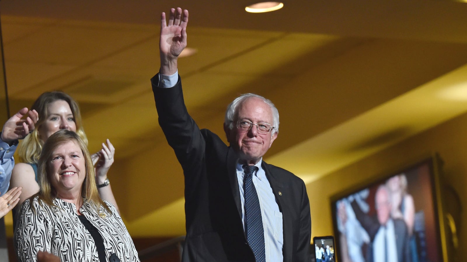 articles/2016/07/26/bernie-sanders-fans-contemplate-the-unthinkable-voting-for-hillary-clinton/160726-woodruff-kucinich-gideon-roll-call-tease_dsdrbc