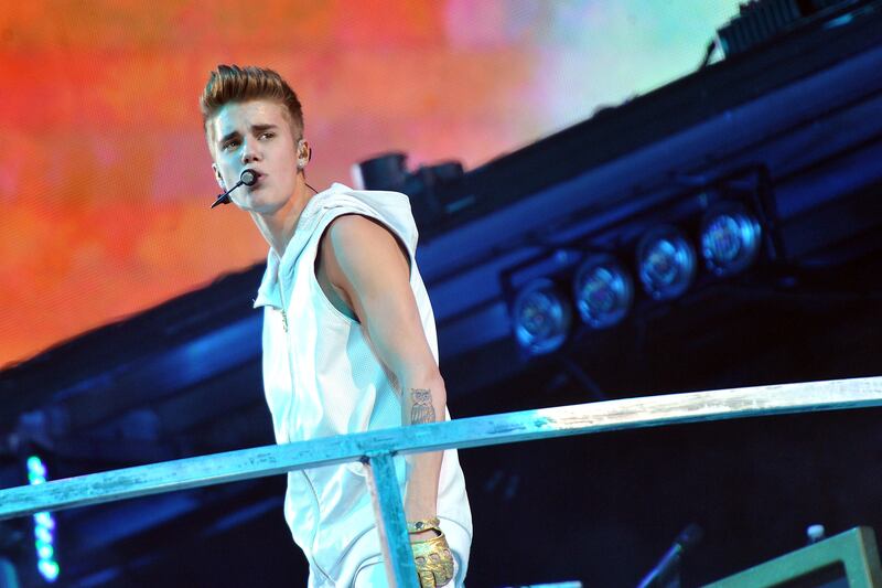 galleries/2012/11/11/who-should-justin-bieber-date-next-taylor-swift-jenner-sisters-maude-apatow-more-photos/who-should-justin-bieber-date-next-intro_wficup