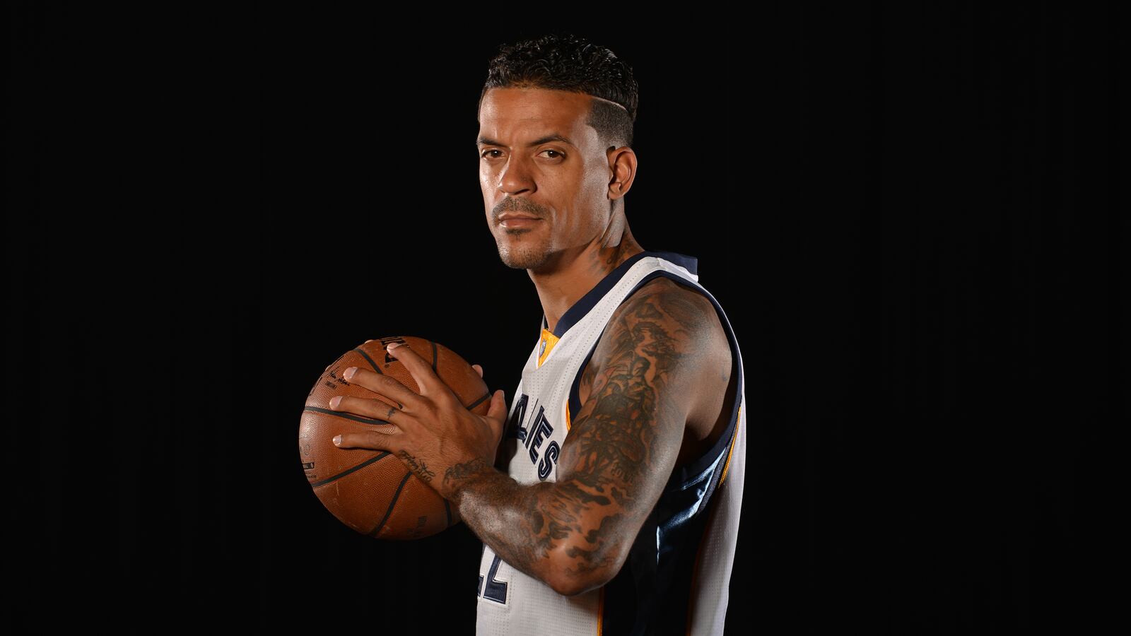 articles/2015/10/08/matt-barnes-the-nba-s-most-volatile-player/151008-stereo-Matt-Barnes-tease_lbtcom