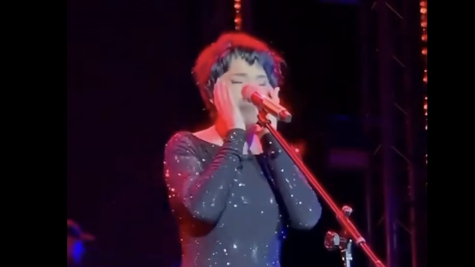 Pop star Lolita melts down on stage.