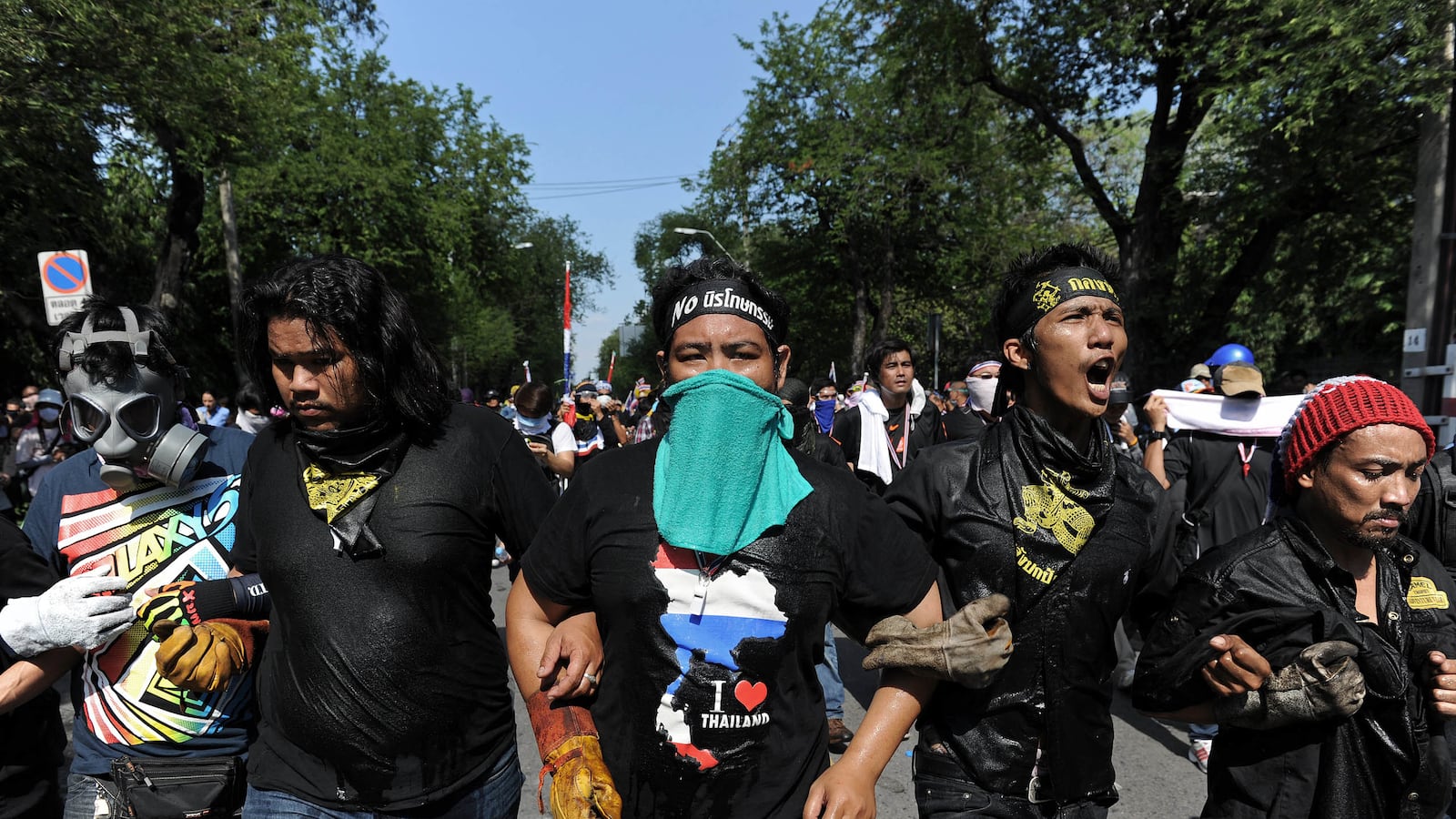 cheats/2013/12/01/thai-protesters-storm-pbs/131201-thailand-protest_kmcwd7