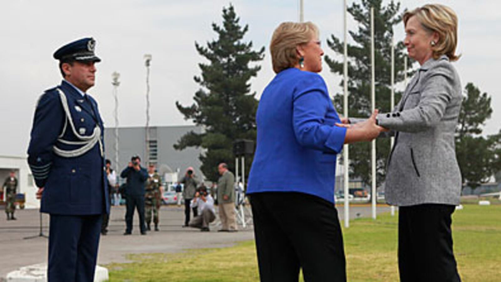 cheats/2010/03/02/hillary-delivers-pledge-to-chile/hillarys-gift-to-chile_l0umcy