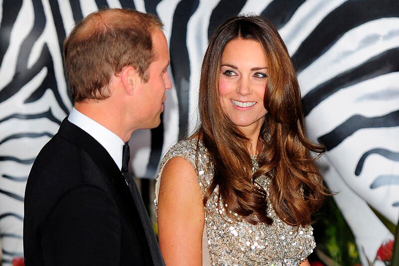 articles/2013/11/25/kate-middleton-s-hair-stylist-position-is-vacant-lady-gaga-for-versace-confirmed/131125-kate-middleton-versace-cheat_scqg8q