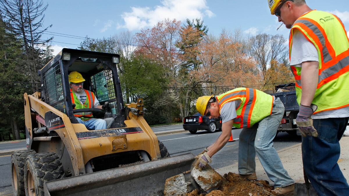 articles/2011/09/08/gop-budget-obstructionists-must-talk-sensibly-about-the-cost-of-what-needs-fixing/infrastructure-spending-frank_tlptvb