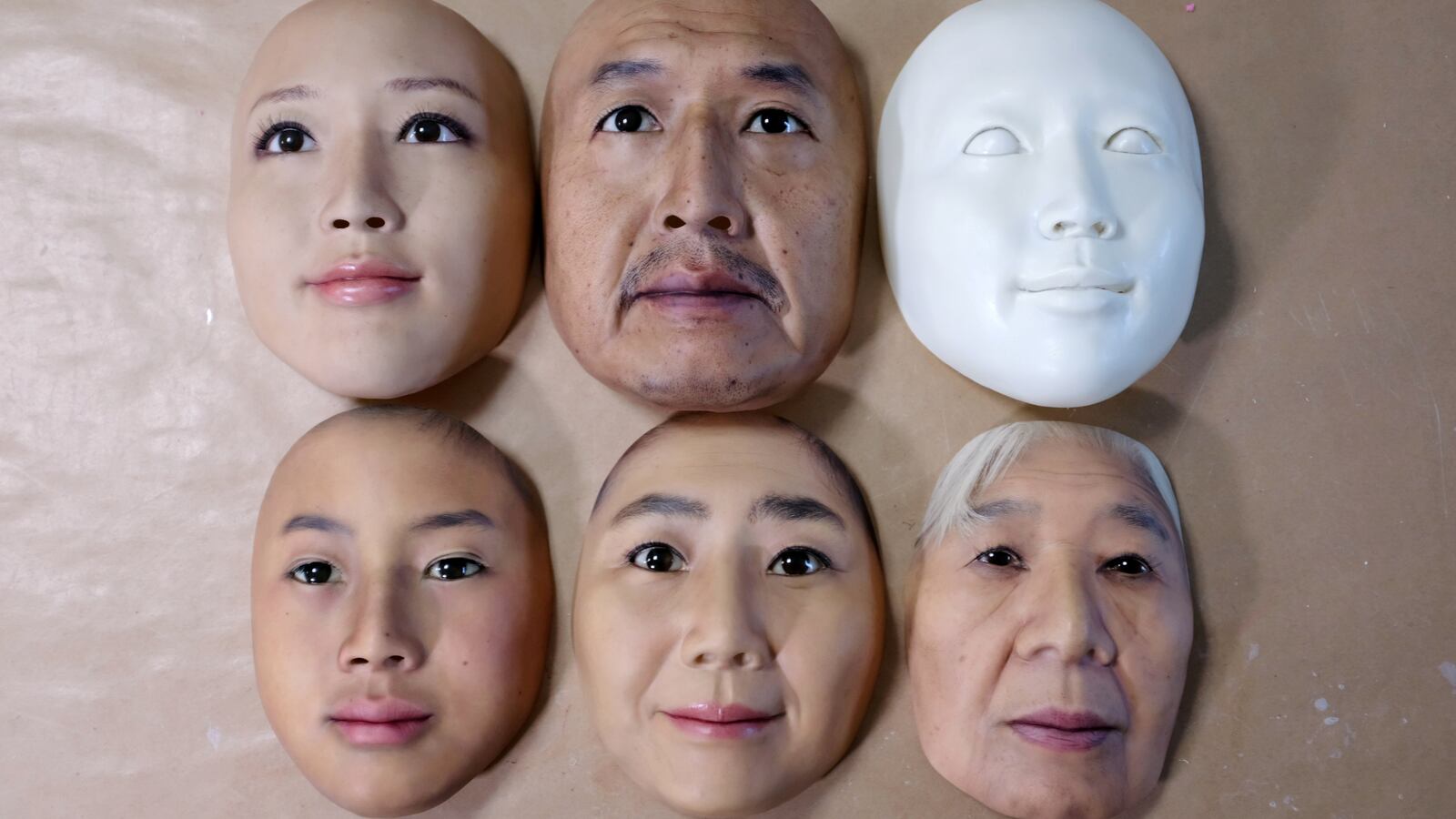 2018-11-15T130950Z_689255023_RC17812FE5E0_RTRMADP_3_JAPAN-MASKS-FACIAL-RECOGNITION_mrnrgq