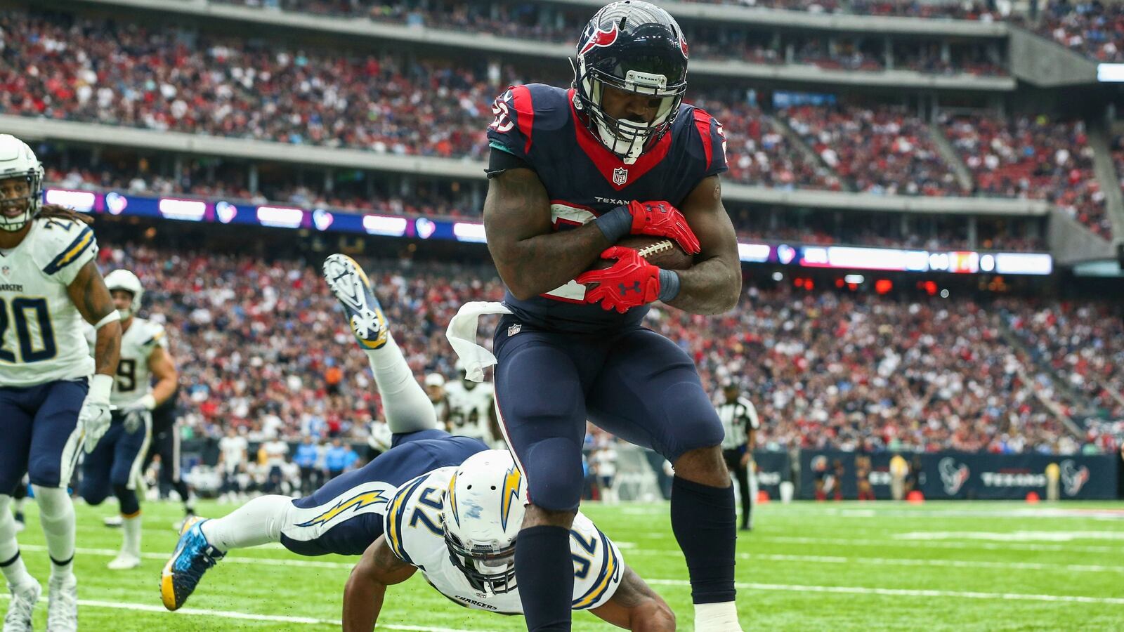 articles/2016/12/17/the-2016-college-bowl-and-playoff-schedule-live-stream-college-football-playoffs-crimson-tide-alabama/161213-seo-warshaw-college-bowl-tease_nynupi