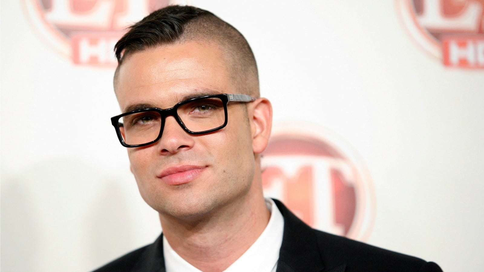 cheats/2016/10/31/glee-star-mark-salling-won-t-be-charged-with-rape/161031-mark-salling-cheat_smj45c