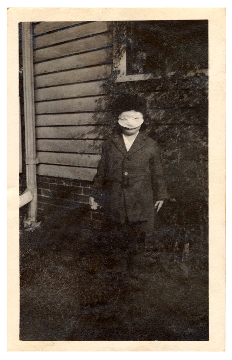 galleries/2015/10/31/amazing-vintage-halloween-costumes/151030-costumes-11_lrn1gc